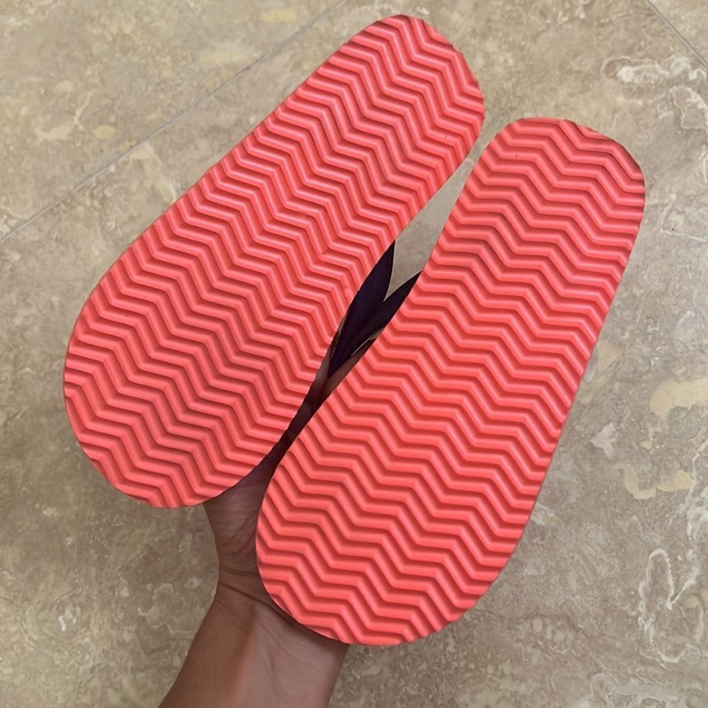 💕Boys flip flops 💕 - Picture 2 of 4